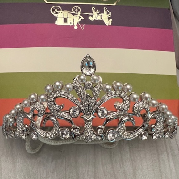Pearl and Swarovski crystal tiara worn for wedding in original packaging - Picture 3 of 5